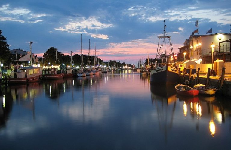 Alter Strom di resort laut Warnemünde, Jerman.